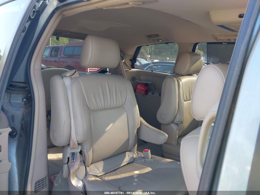 2008 TOYOTA SIENNA auction photo 8