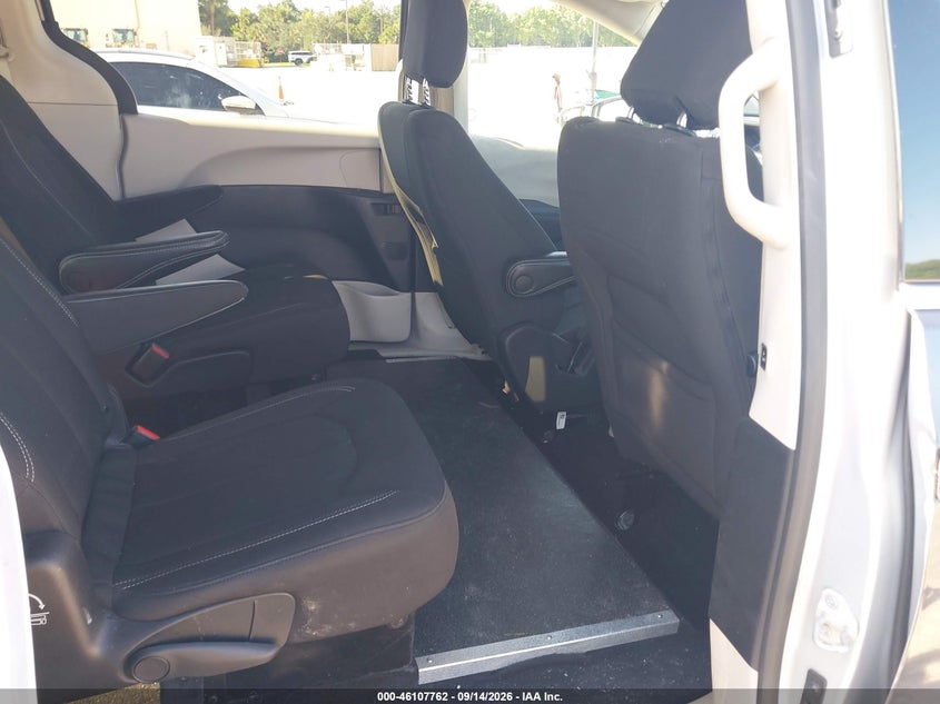 Vin: 2c4rc1cg9pr596027, lot: 46607478, chrysler voyager lx 20233