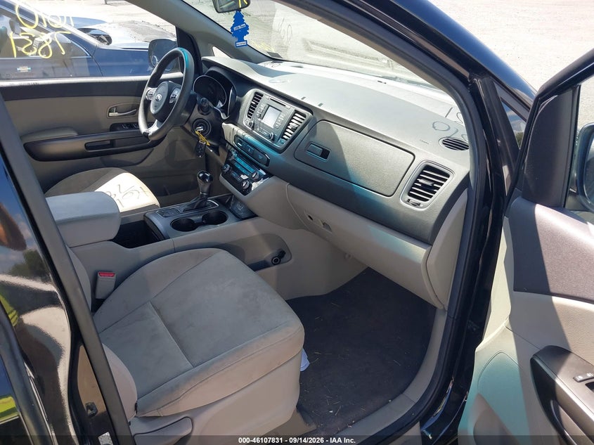 2015 KIA SEDONA auction photo 5