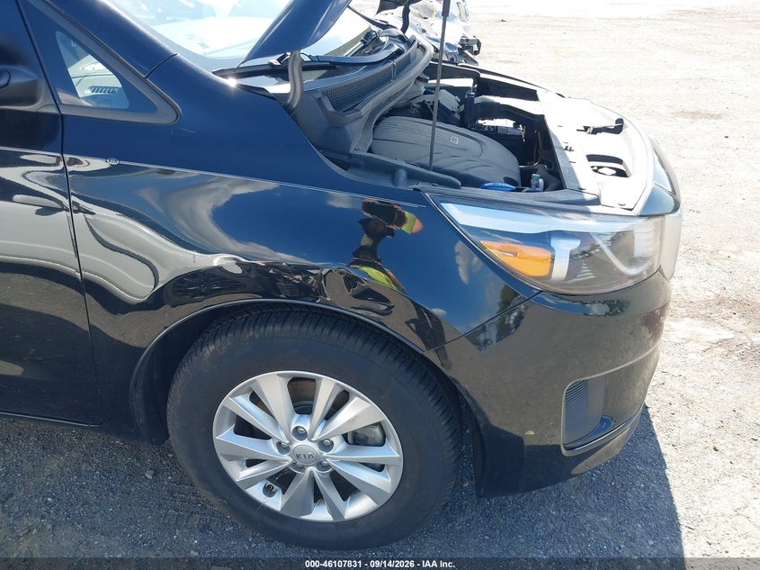 2015 KIA SEDONA auction photo 6