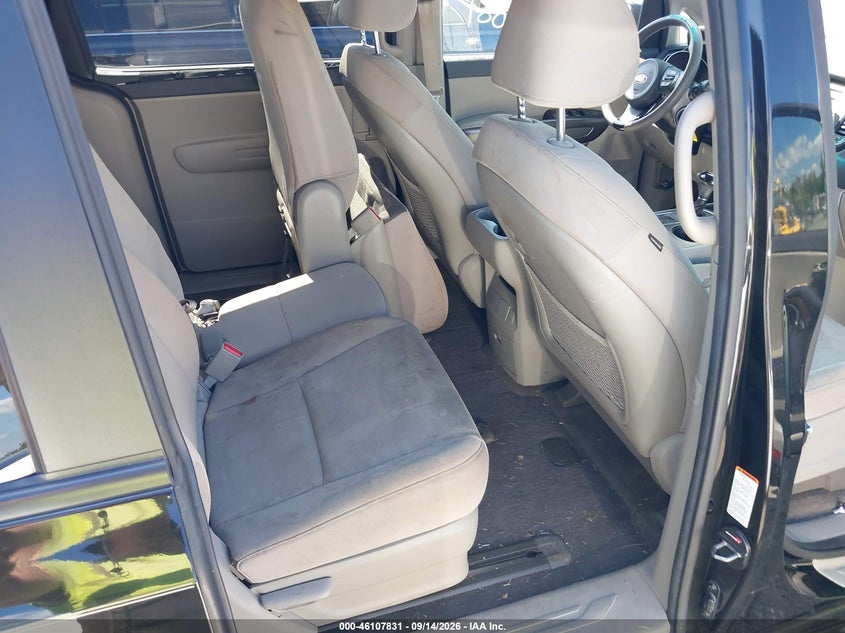 2015 KIA SEDONA auction photo 8