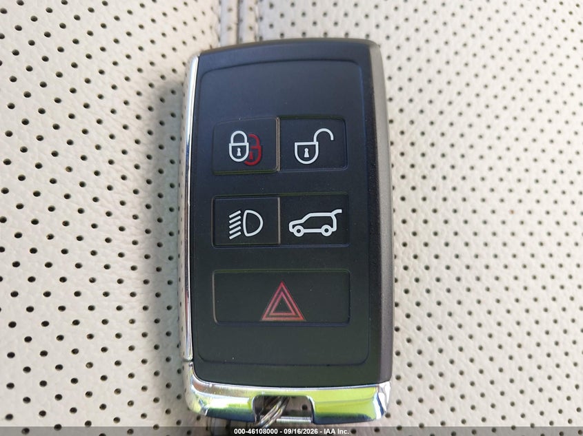 JAGUAR E-PACE - zdjęcie 11