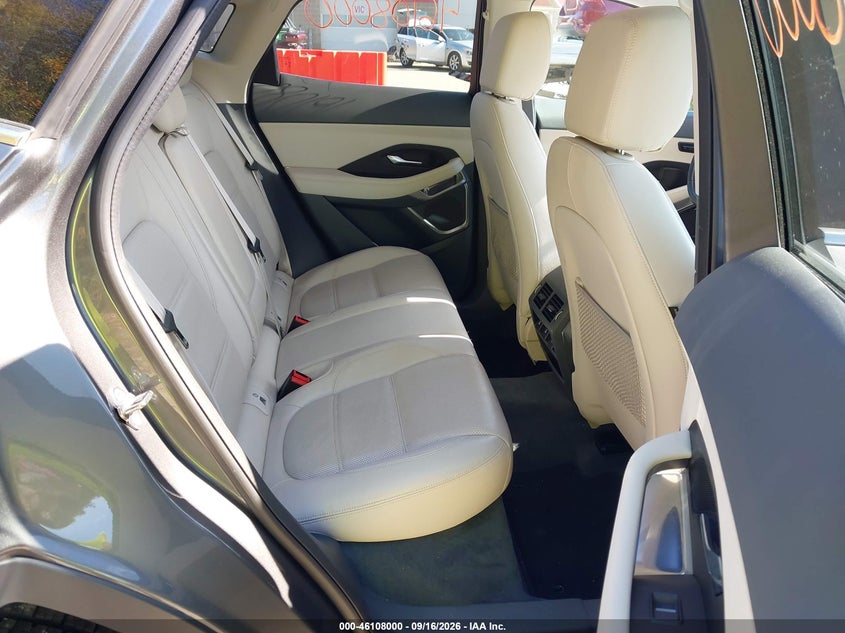 JAGUAR E-PACE - zdjęcie 8
