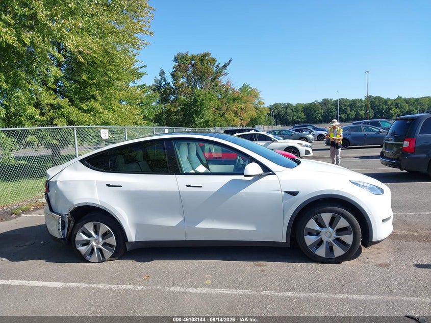 TESLA MODEL Y - zdjęcie 13