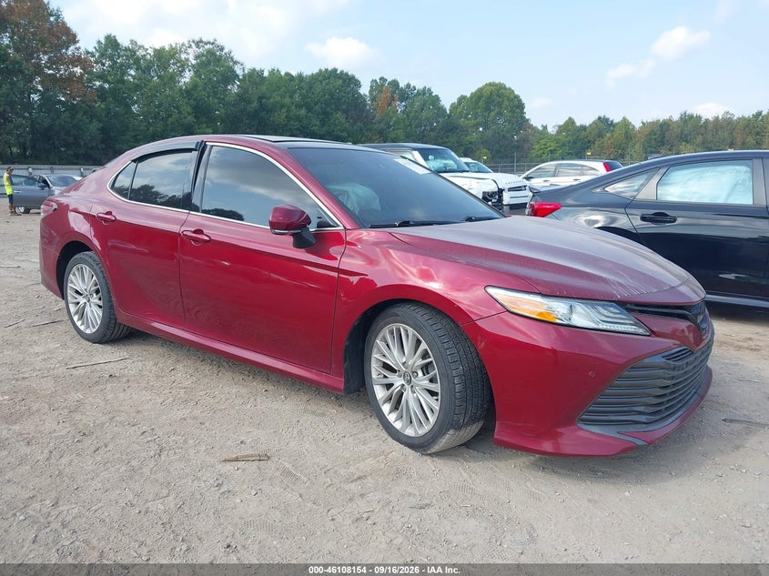 TOYOTA CAMRY - zdjęcie 1