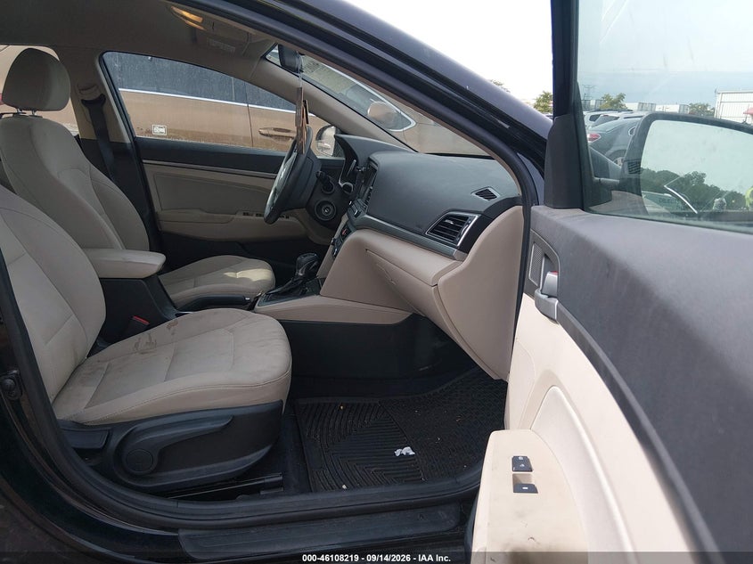 2017 HYUNDAI ELANTRA auction photo 5