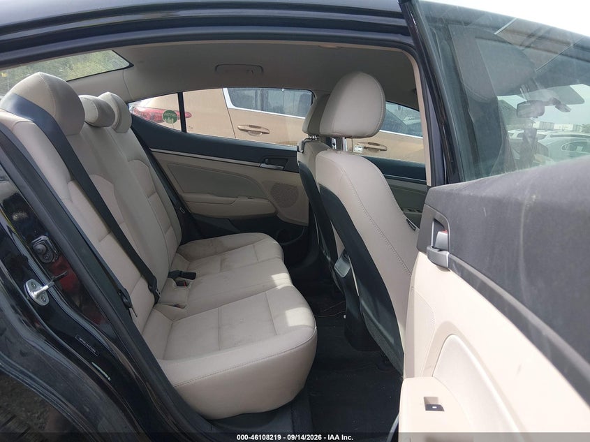 2017 HYUNDAI ELANTRA auction photo 8