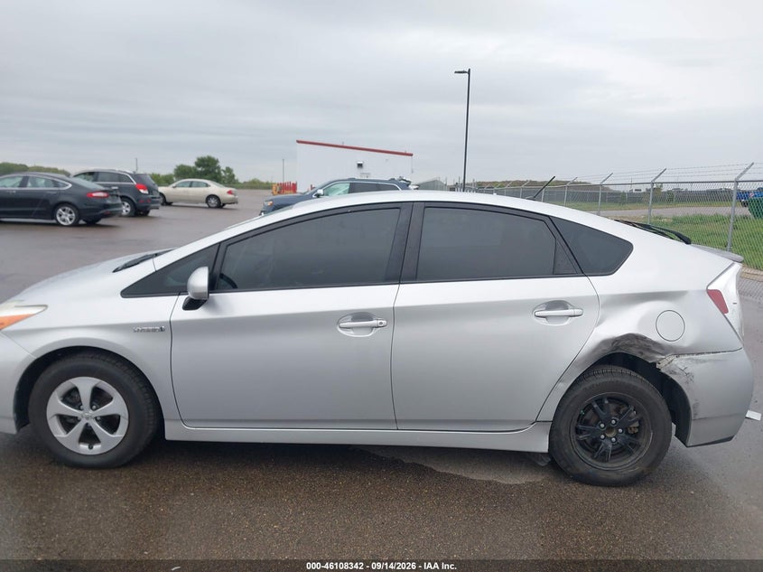 TOYOTA PRIUS - zdjęcie 15