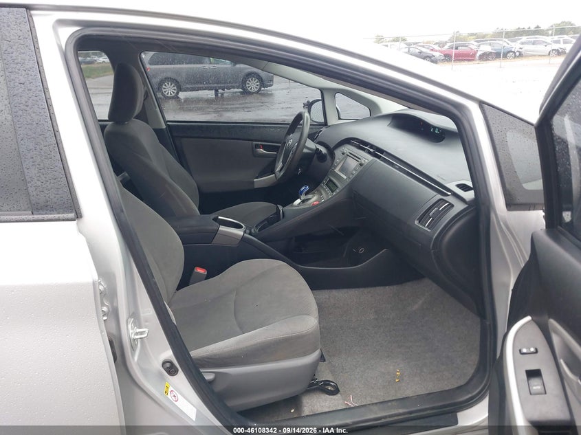 TOYOTA PRIUS - zdjęcie 5