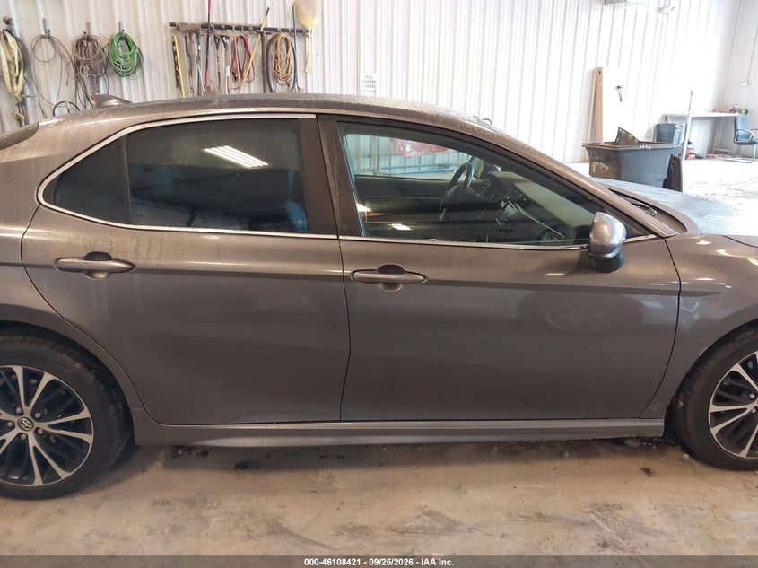TOYOTA CAMRY - zdjęcie 13