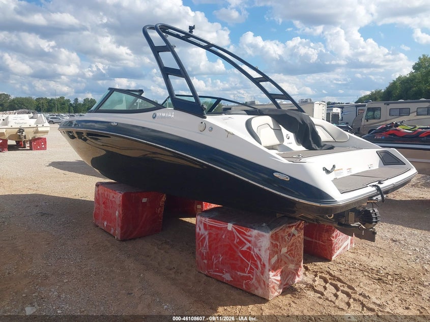 2017 YAMAHA 19' auction photo 3