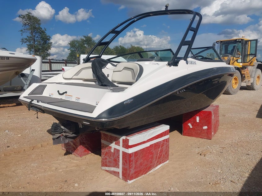 2017 YAMAHA 19' auction photo 4