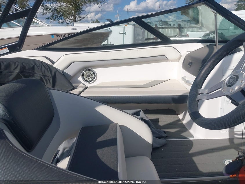 2017 YAMAHA 19' auction photo 5