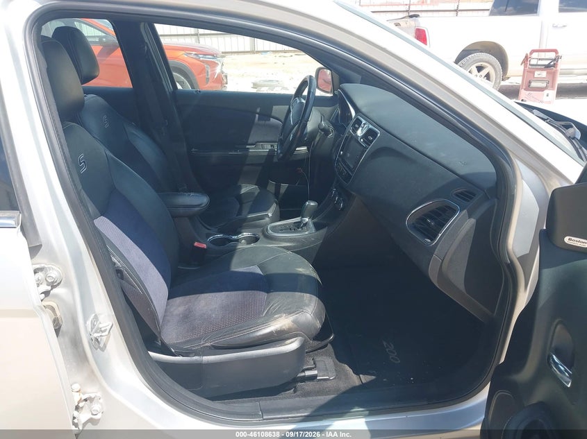 2012 CHRYSLER 200 S · Фото 5