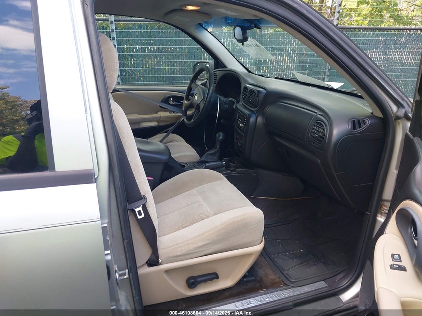 CHEVROLET TRAILBLAZER 2005 VIN 1GNDS13S952192374