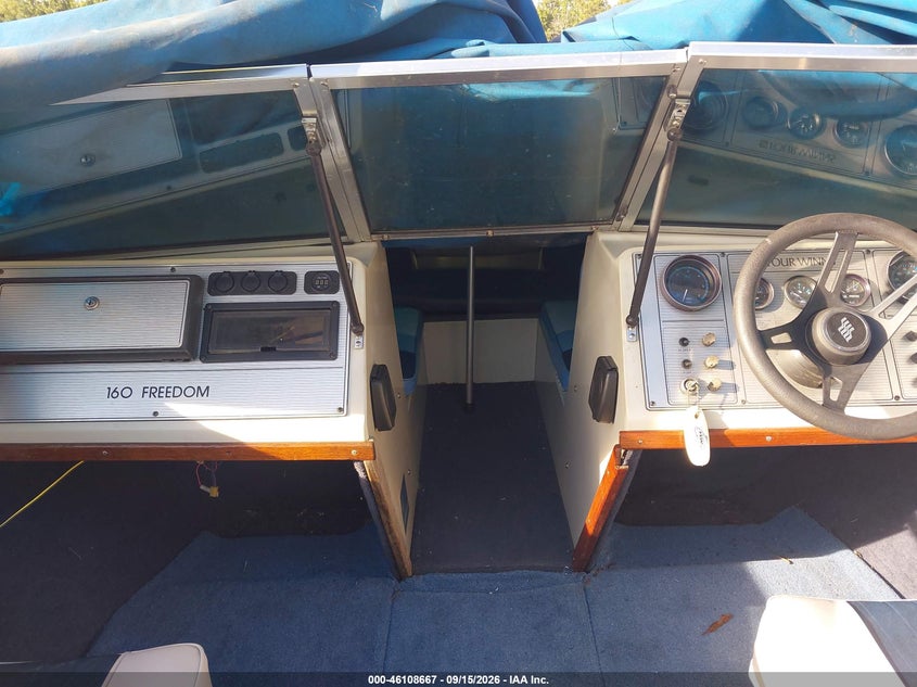 1988 FOUR WINNS 16 FEET auction photo 5