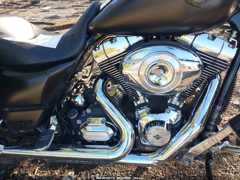 HARLEY-DAVIDSON FLHX 2013