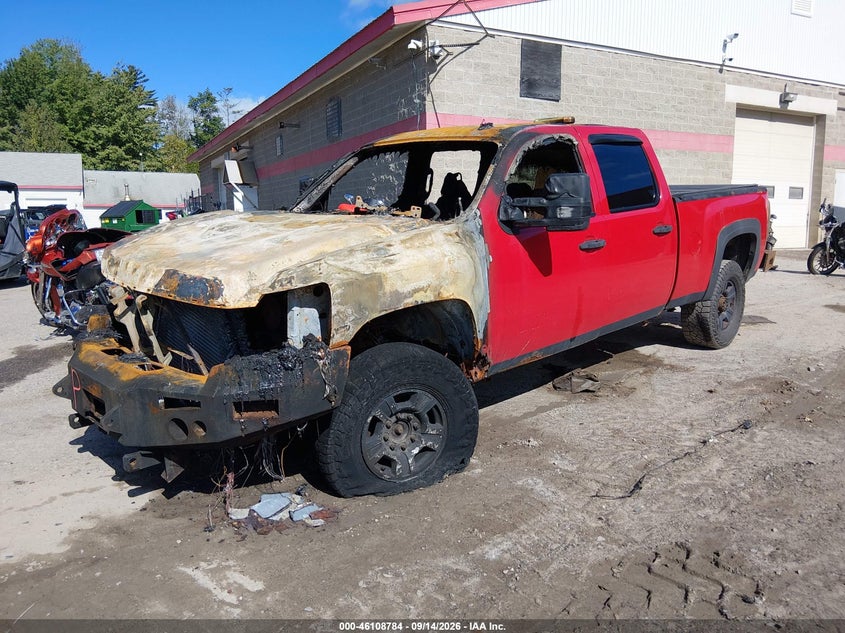2008 Chevrolet Silverado, Exterior Burn, IAAI, VIN 1GCHK23618F132184 — photo 2
