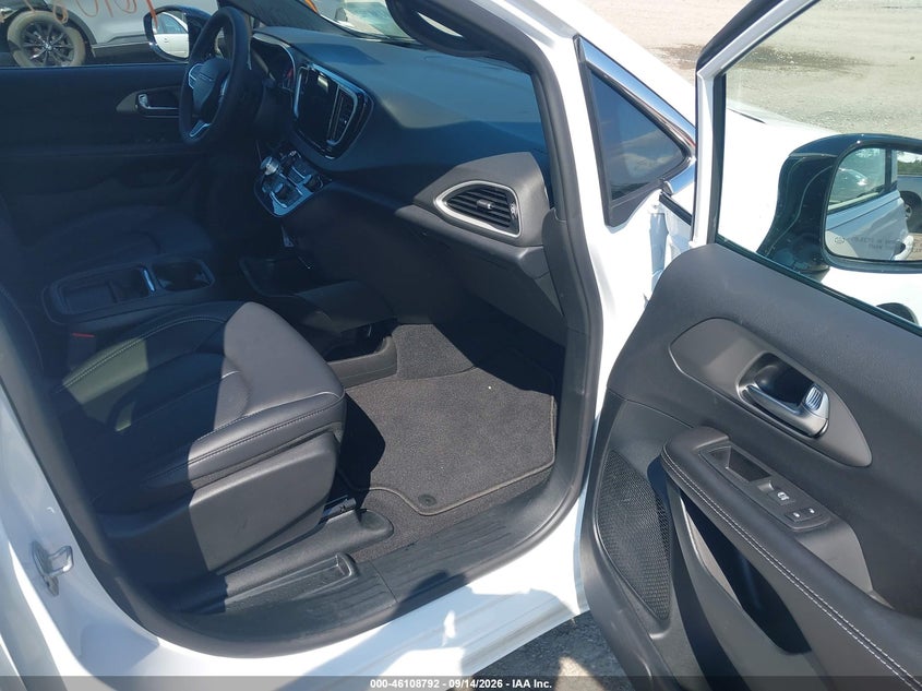 CHRYSLER PACIFICA 2027 VIN 2C4RC1BG1VR563764