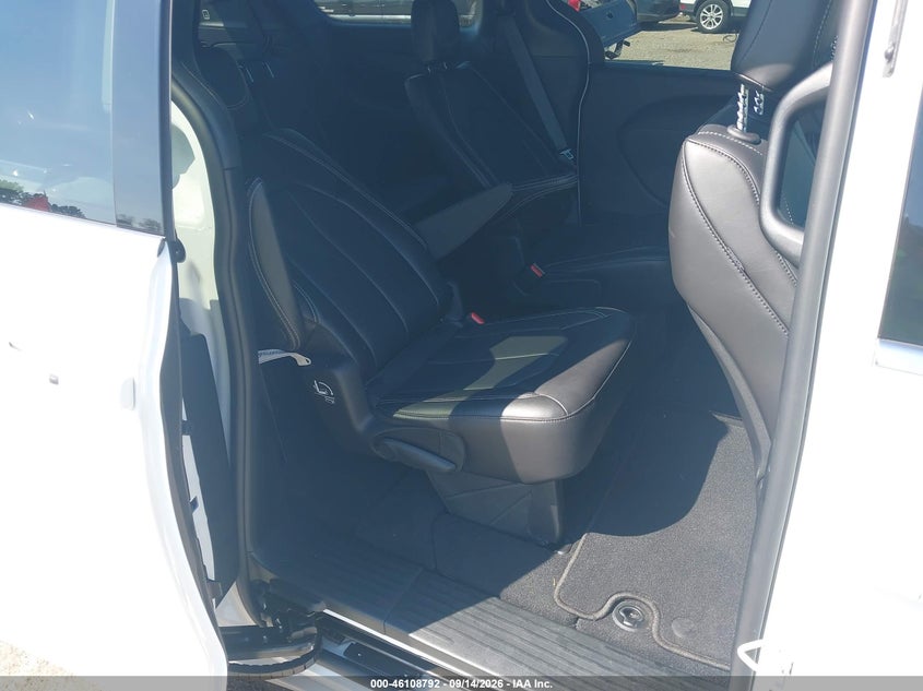CHRYSLER PACIFICA 2027 VIN 2C4RC1BG1VR563764