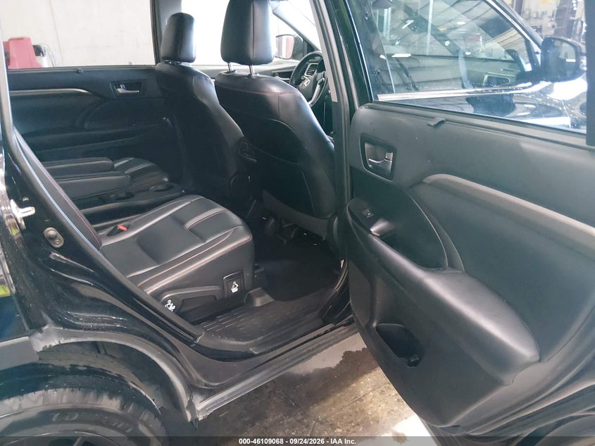 TOYOTA HIGHLANDER - zdjęcie 8