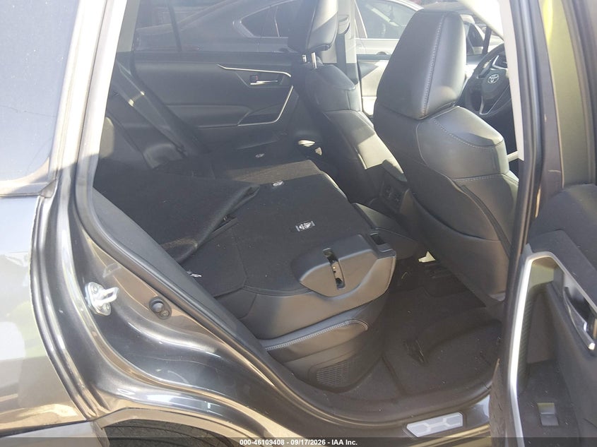 TOYOTA RAV4 HYBRID - zdjęcie 8