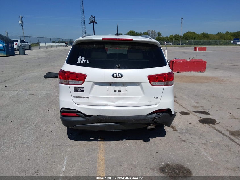 2016 KIA SORENTO 3.3L LX · Photo 16