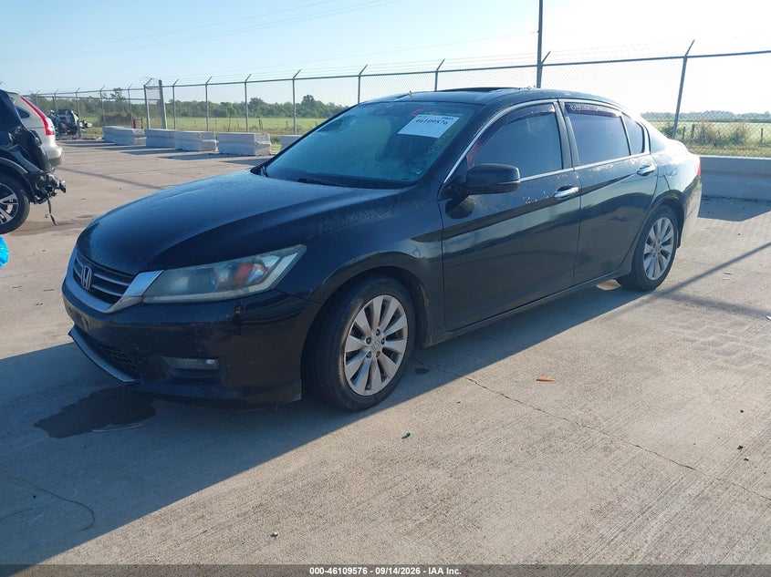 2015 Honda Accord, Normal Wear & Tear, IAAI, VIN 1HGCR2F87FA204262 — photo 2