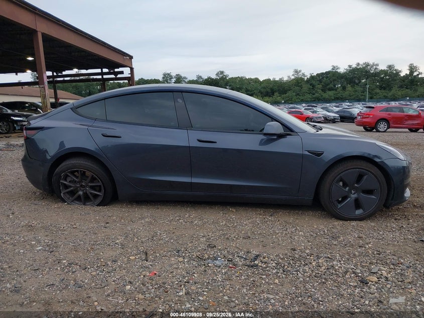 TESLA MODEL 3 - zdjęcie 12