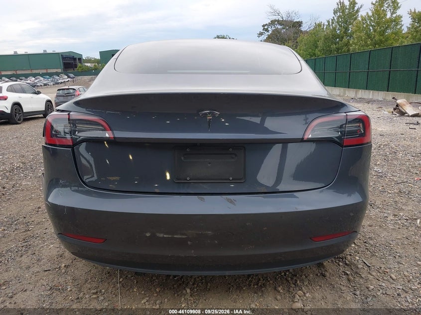TESLA MODEL 3 - zdjęcie 15