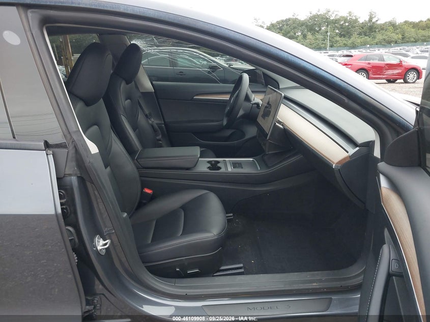 TESLA MODEL 3 - zdjęcie 5