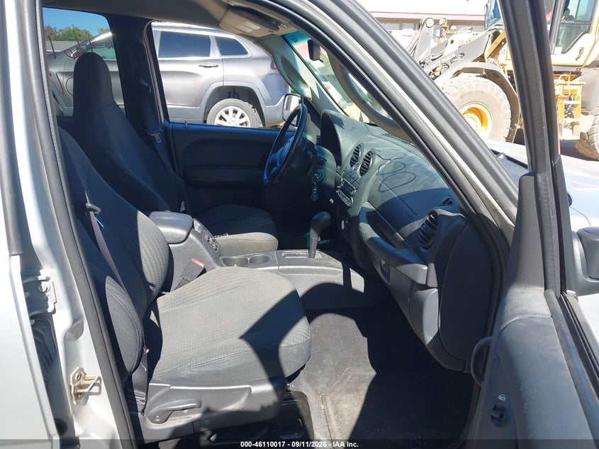 2004 JEEP LIBERTY auction photo 5