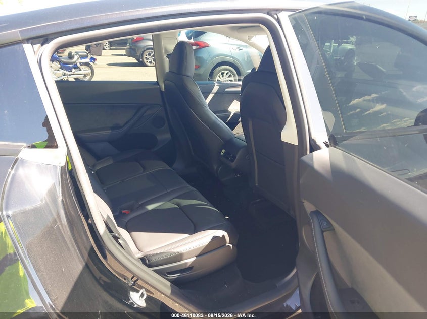 TESLA MODEL Y - zdjęcie 8