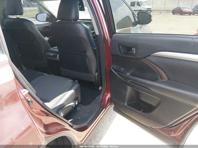 2017 TOYOTA HIGHLANDER auction photo 8