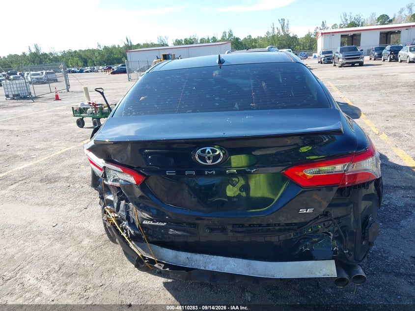 TOYOTA CAMRY - zdjęcie 17
