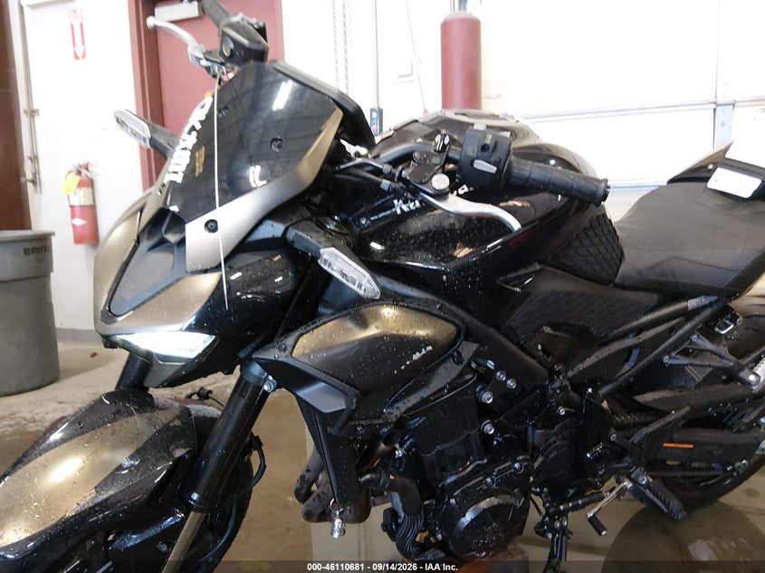 KAWASAKI ZR900 2025
