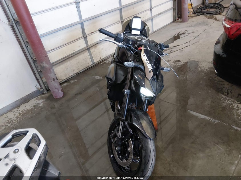 KAWASAKI ZR900 2025