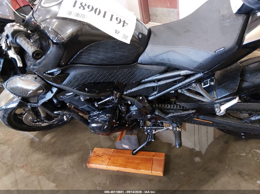 KAWASAKI ZR900 2025