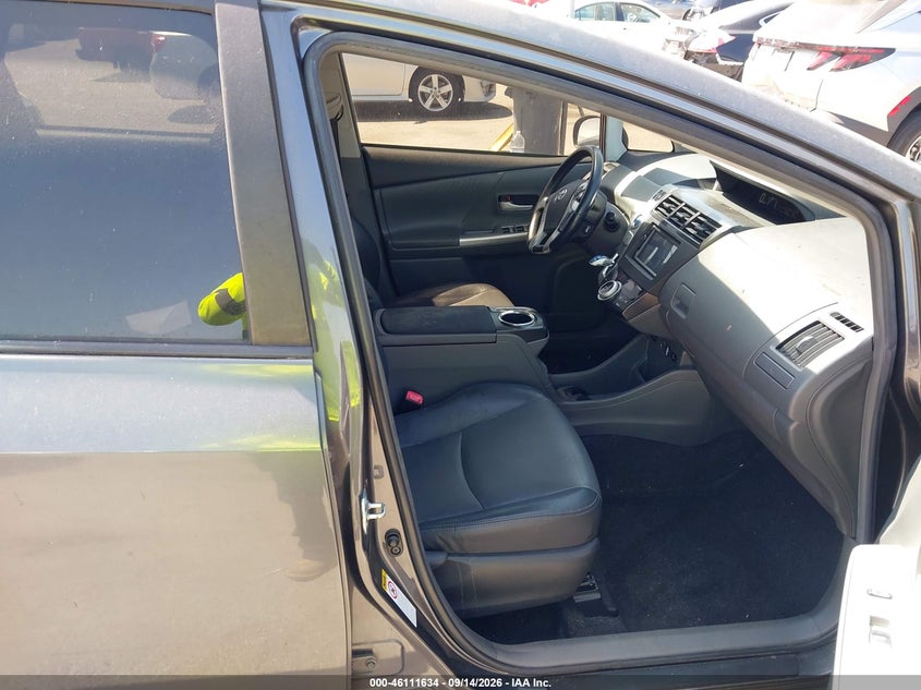 2013 TOYOTA PRIUS V auction photo 5