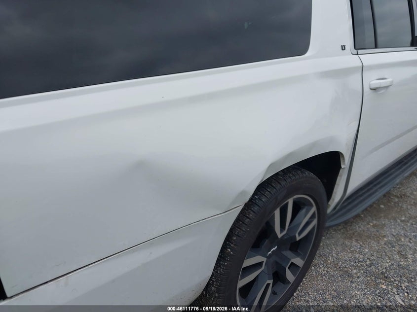 CHEVROLET SUBURBAN - zdjęcie 18