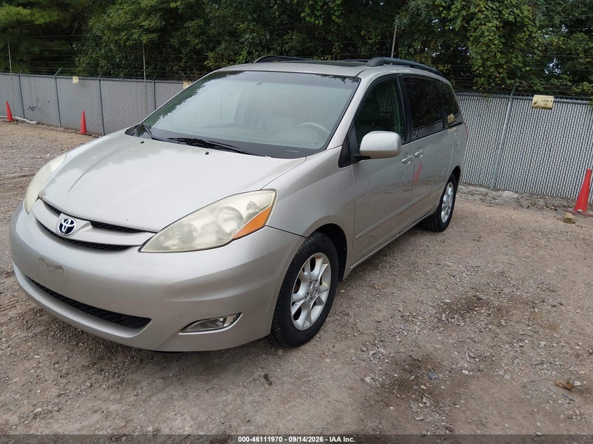 2006 TOYOTA SIENNA auction photo 2