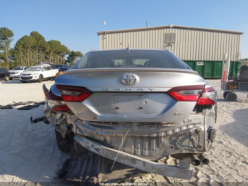 TOYOTA CAMRY - zdjęcie 16