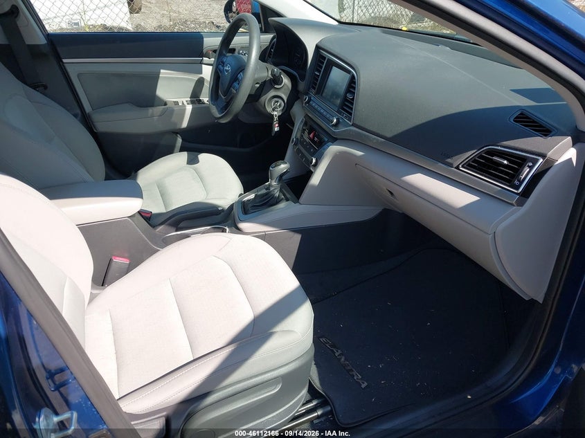 2017 HYUNDAI ELANTRA auction photo 5