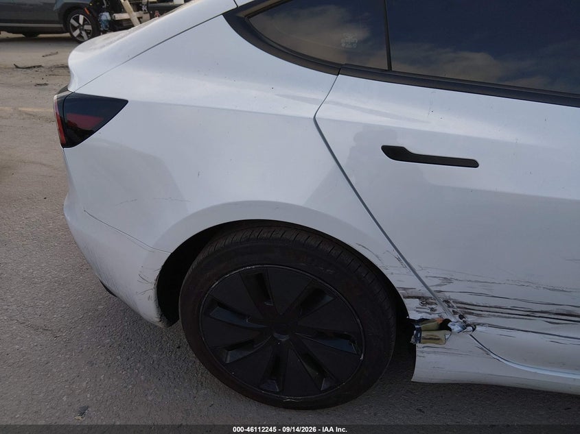 TESLA MODEL 3 - zdjęcie 20