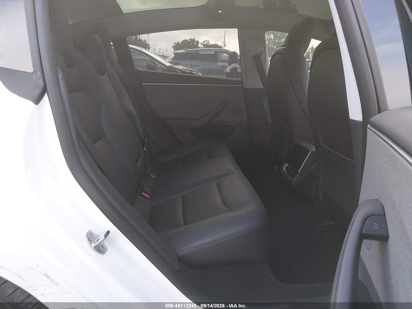 TESLA MODEL 3 - zdjęcie 8