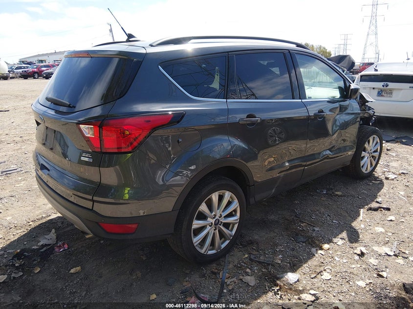 Vin: 1fmcu9hd1kub53149, lot: 46612014, ford escape sel 20194