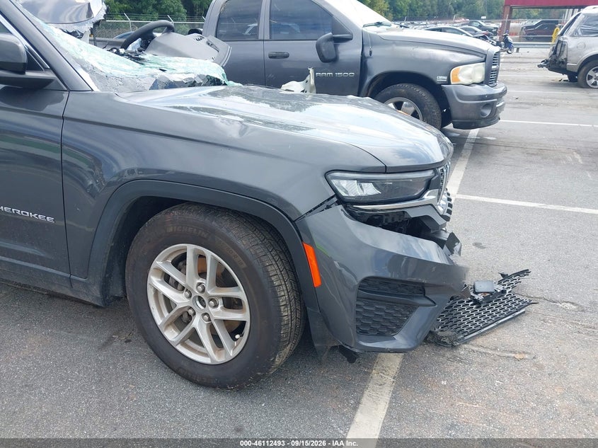 2025 JEEP GRAND CHEROKEE LAREDO X 4X4 · Фото 6