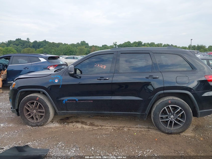 JEEP GRAND CHEROKEE - zdjęcie 14