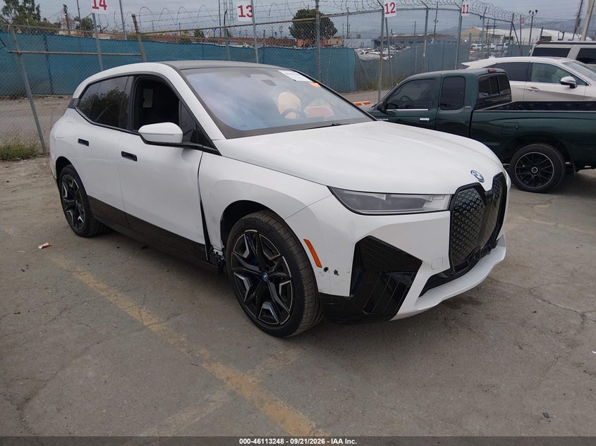 Vin: wb523cf01rcr64834, lot: 46612964, bmw ix xdrive50 2024 img_1