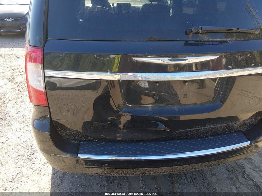 2015 CHRYSLER TOWN & COUNTRY auction photo 6